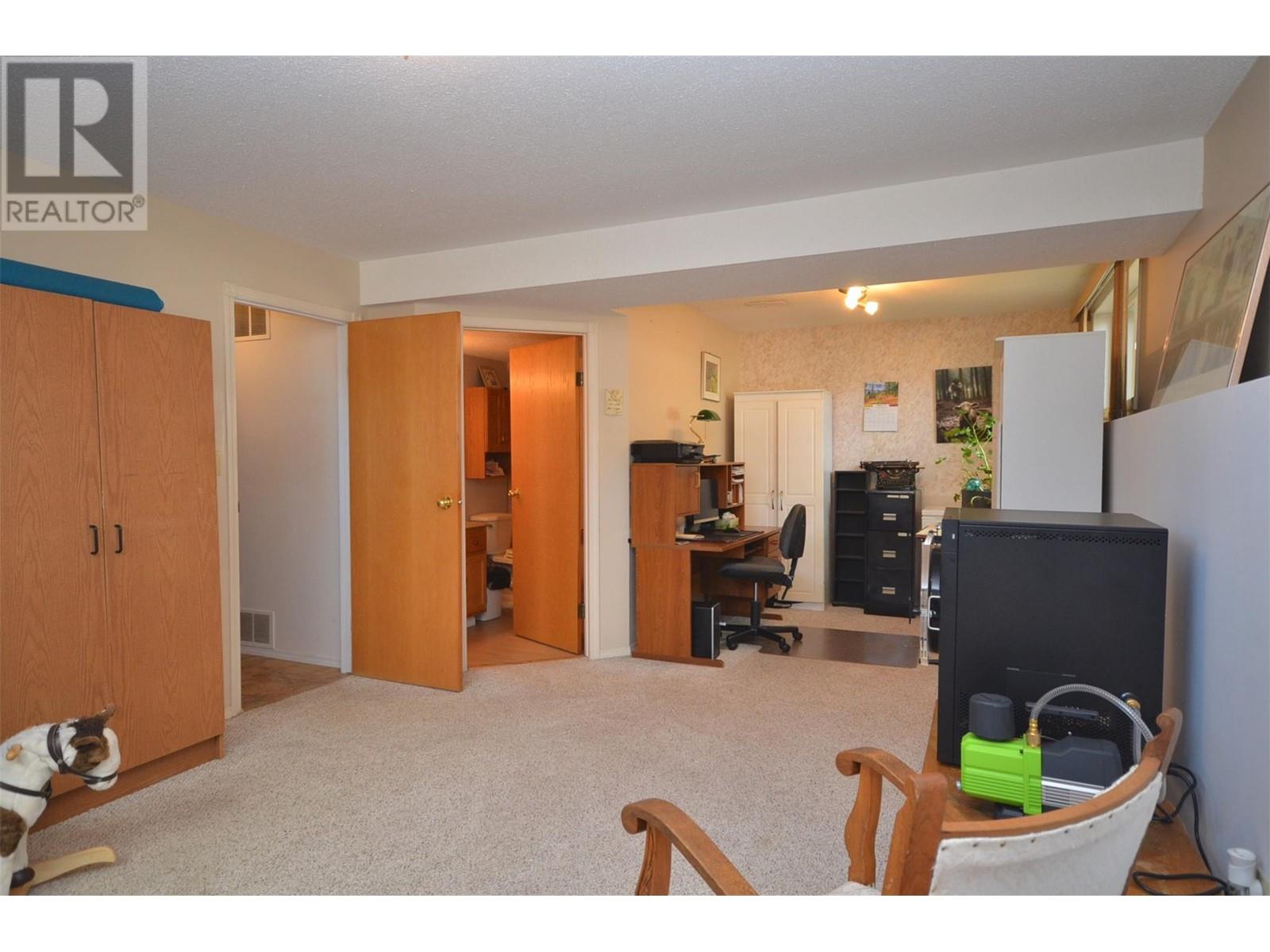  5504 South Vernon Place, Vernon