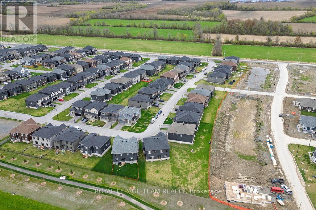 Photo 38 of 590 Anchor Circle, Ottawa ON