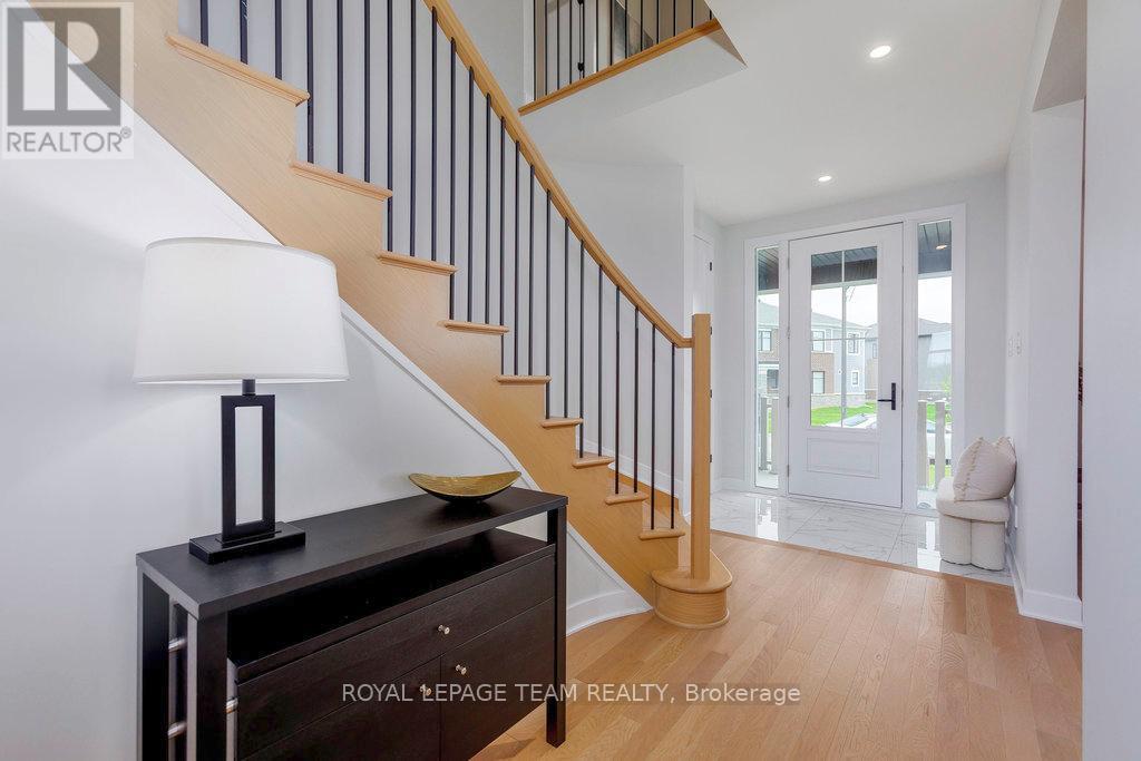 Photo 2 of 590 Anchor Circle, Ottawa ON