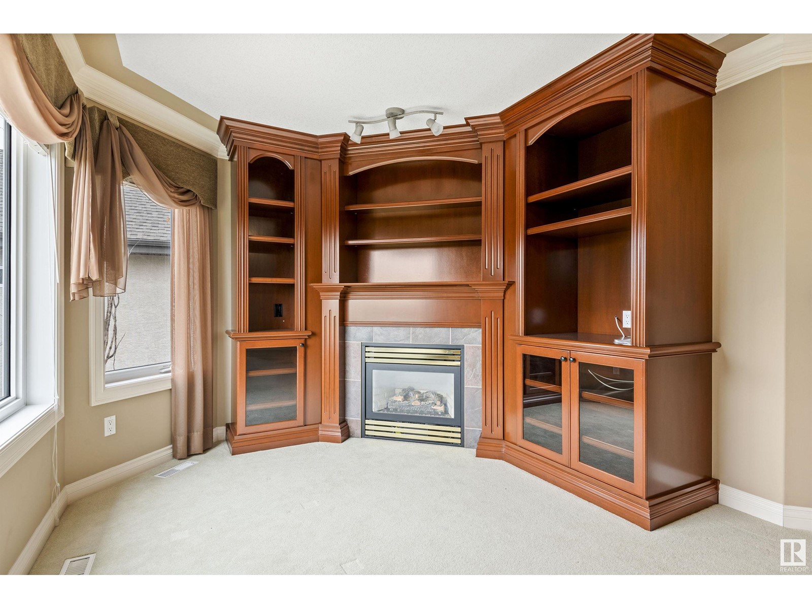 957 HOLLINGSWORTH BN NW, Edmonton