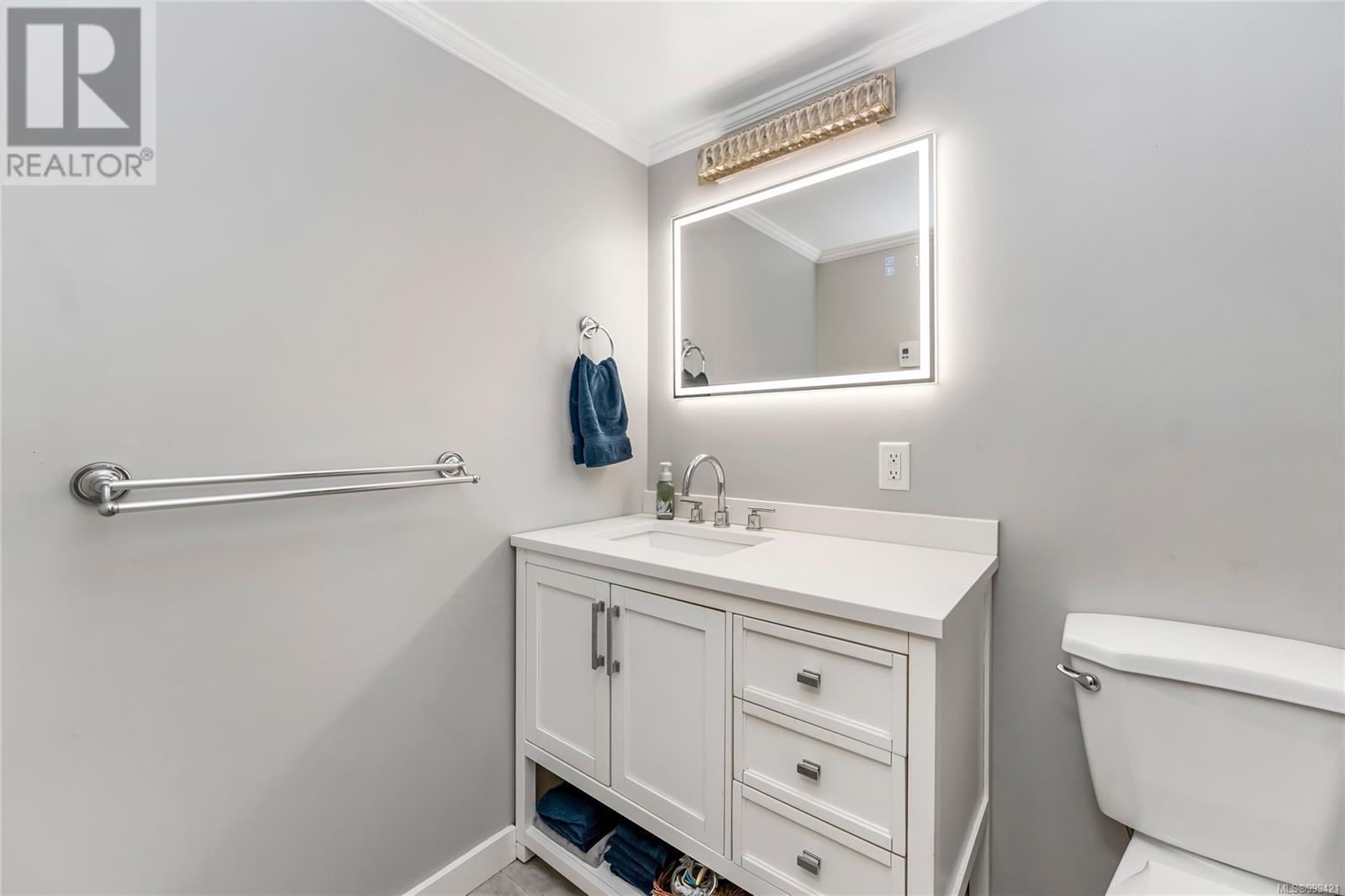 102 40 Gorge Road West, Saanich