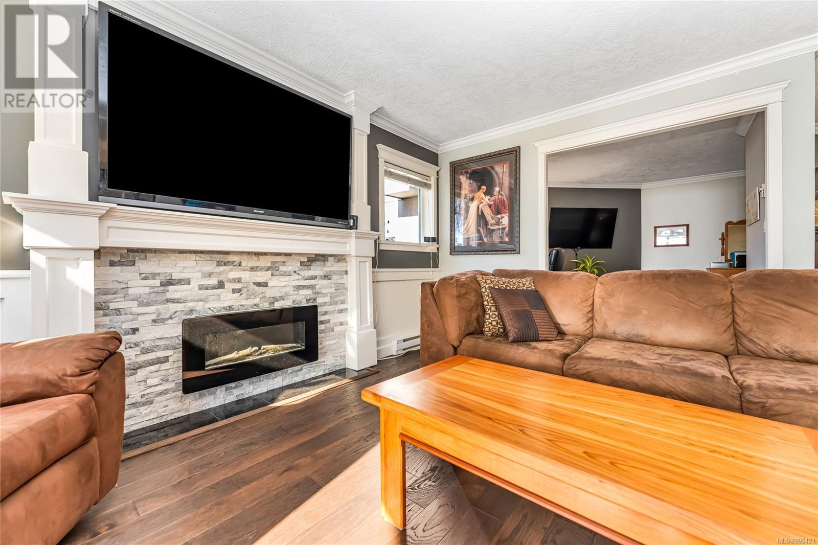 102 40 Gorge Road West, Saanich