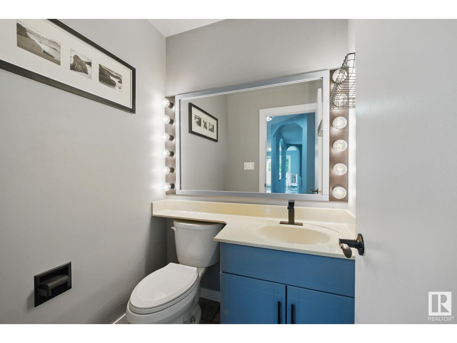 11019 10 AV NW, Edmonton