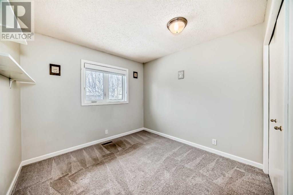 Single Family House for Sale in  Hawkwood Boulevard NW Hawkwood Calgary 