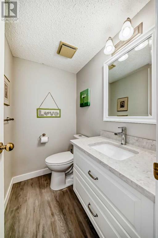 Single Family House for Sale in  Hawkwood Boulevard NW Hawkwood Calgary 