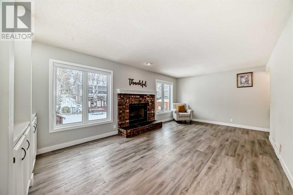 Single Family House for Sale in  Hawkwood Boulevard NW Hawkwood Calgary 