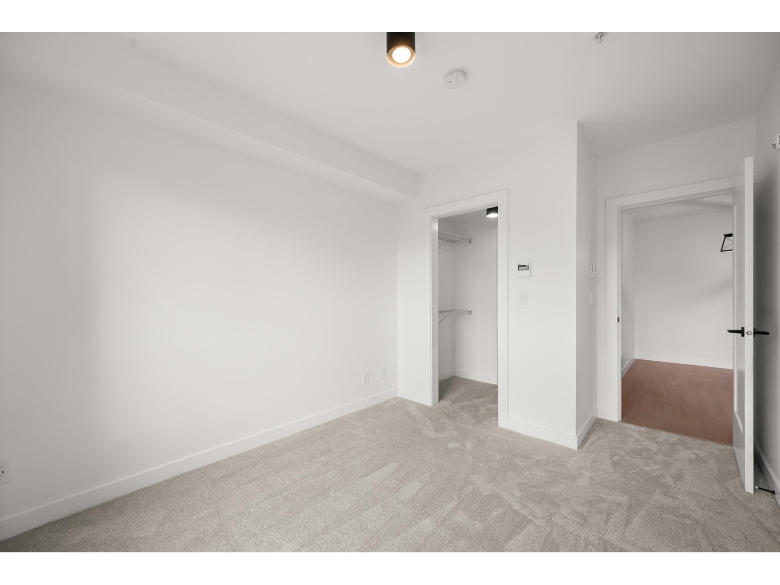 227 2493 MONTROSE AVENUE, Abbotsford