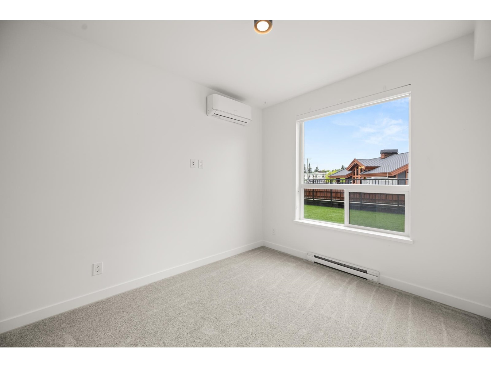 227 2493 MONTROSE AVENUE, Abbotsford