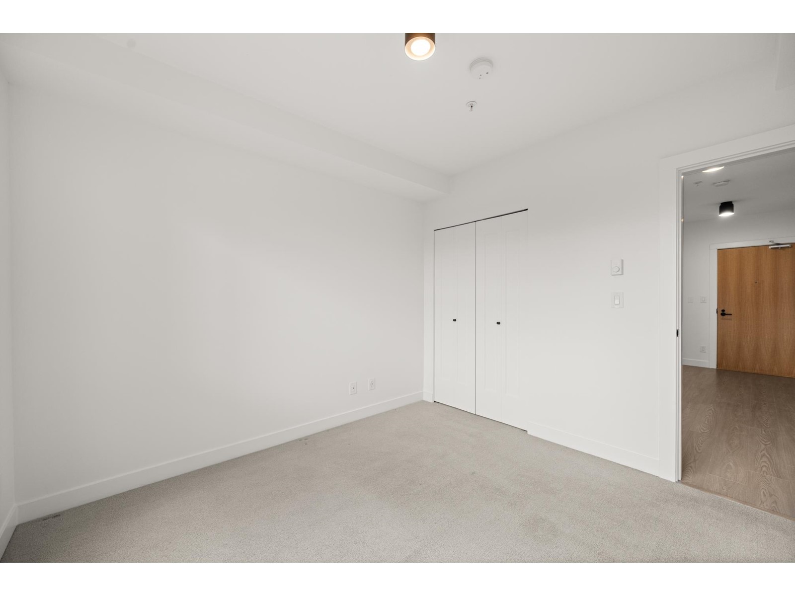 227 2493 MONTROSE AVENUE, Abbotsford