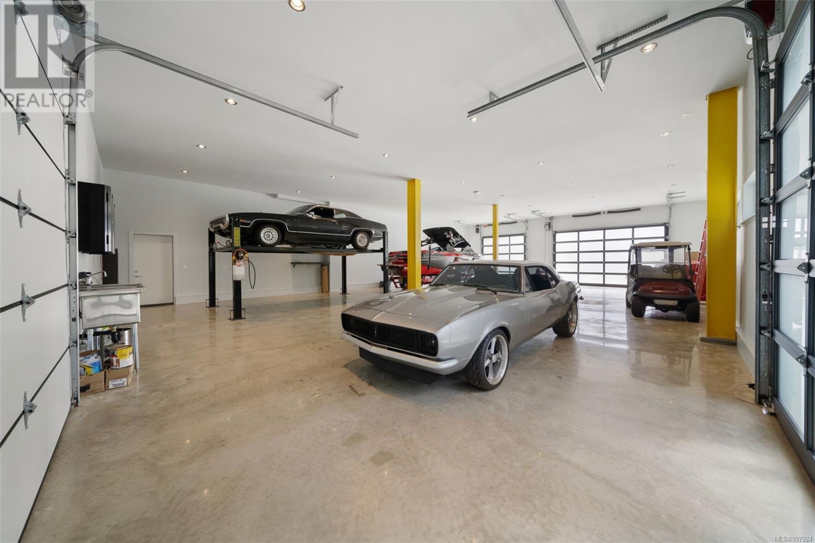 3281 McGuire Way, Nanaimo