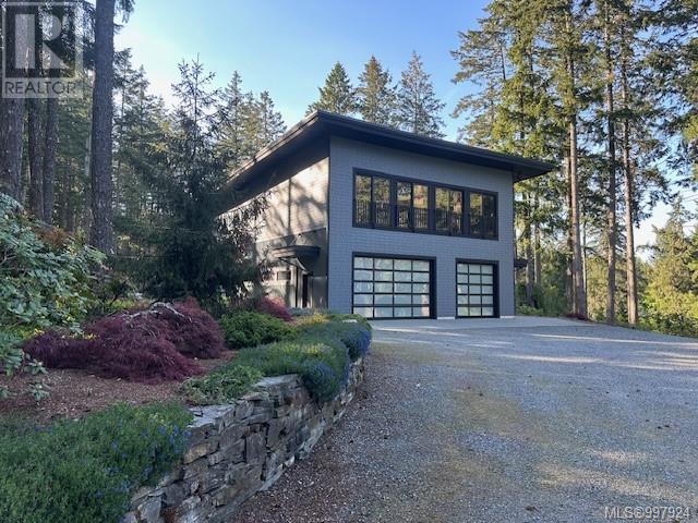 3281 McGuire Way, Nanaimo