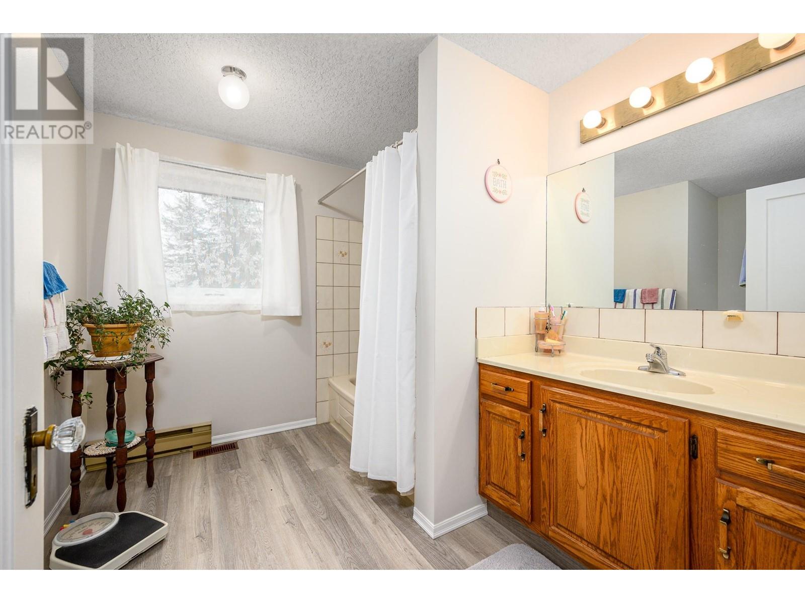  487 Mabel Lake Road, Lumby