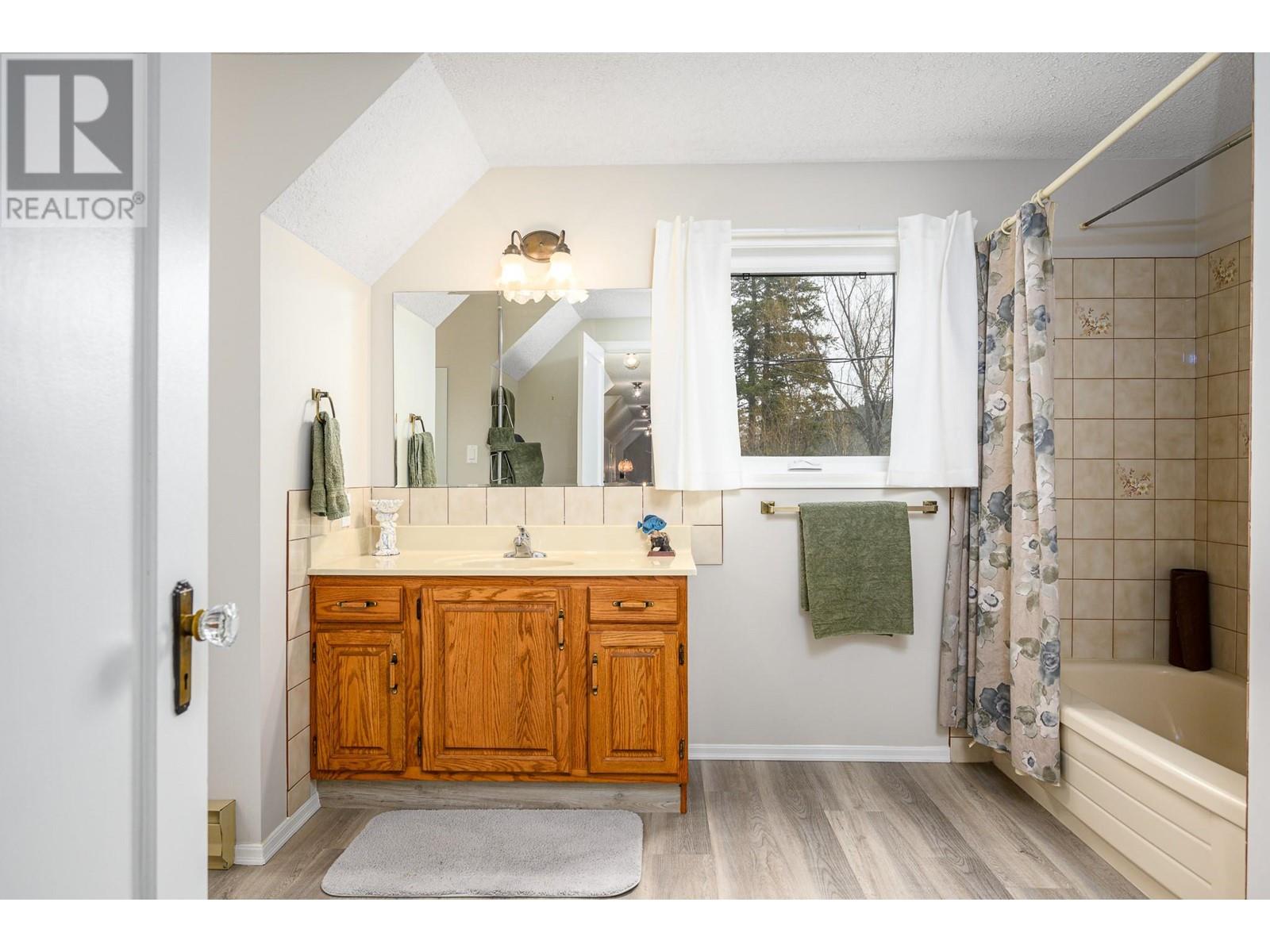  487 Mabel Lake Road, Lumby