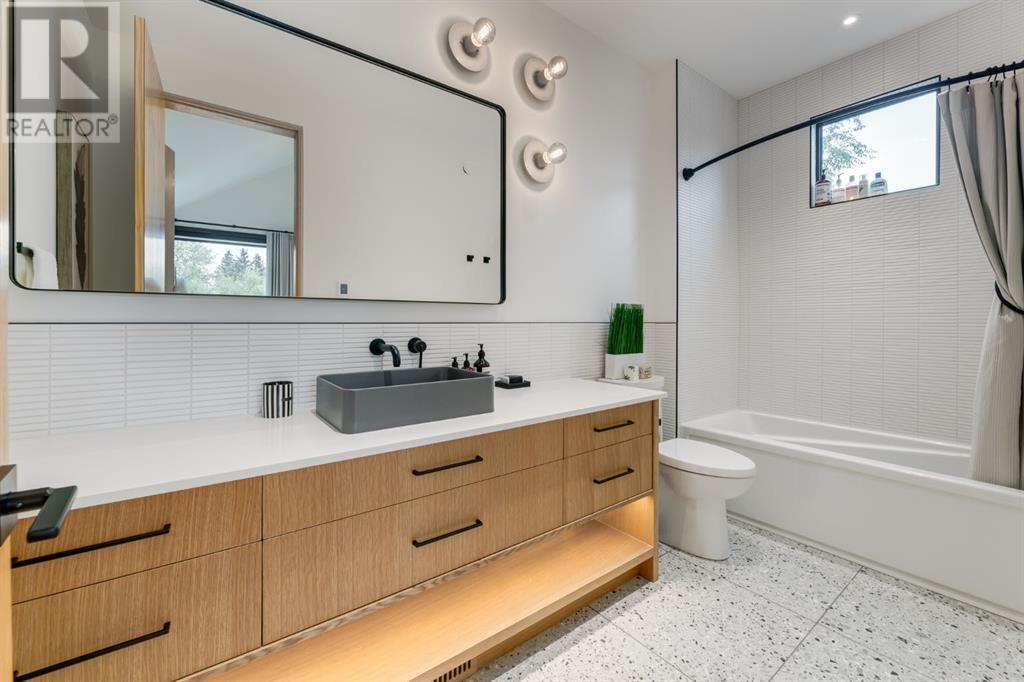 Single Family House for Sale in   Avenue NW St Andrews Heights Calgary 