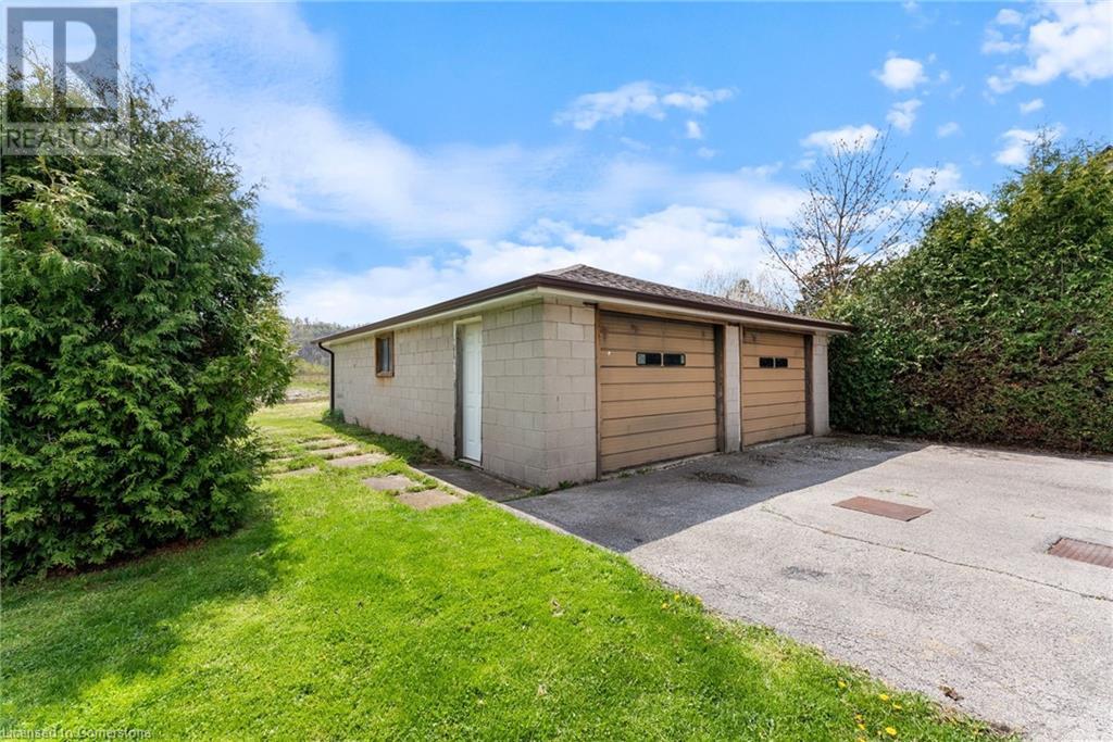 Photo 15 of 868 8 Highway, Hamilton ON