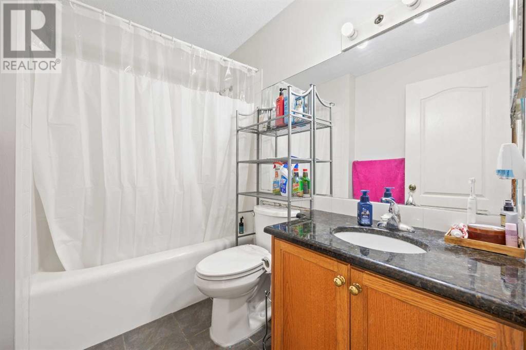Single Family House 4 Level for Sale in  Appleglen Park SE Applewood Park Calgary 