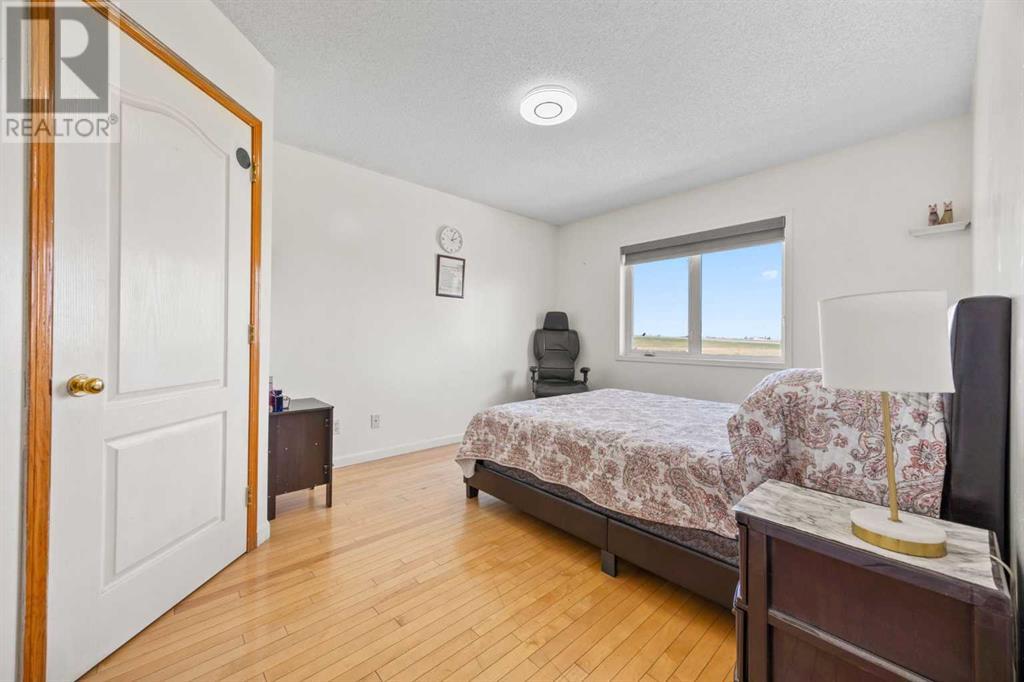 Single Family House 4 Level for Sale in  Appleglen Park SE Applewood Park Calgary 