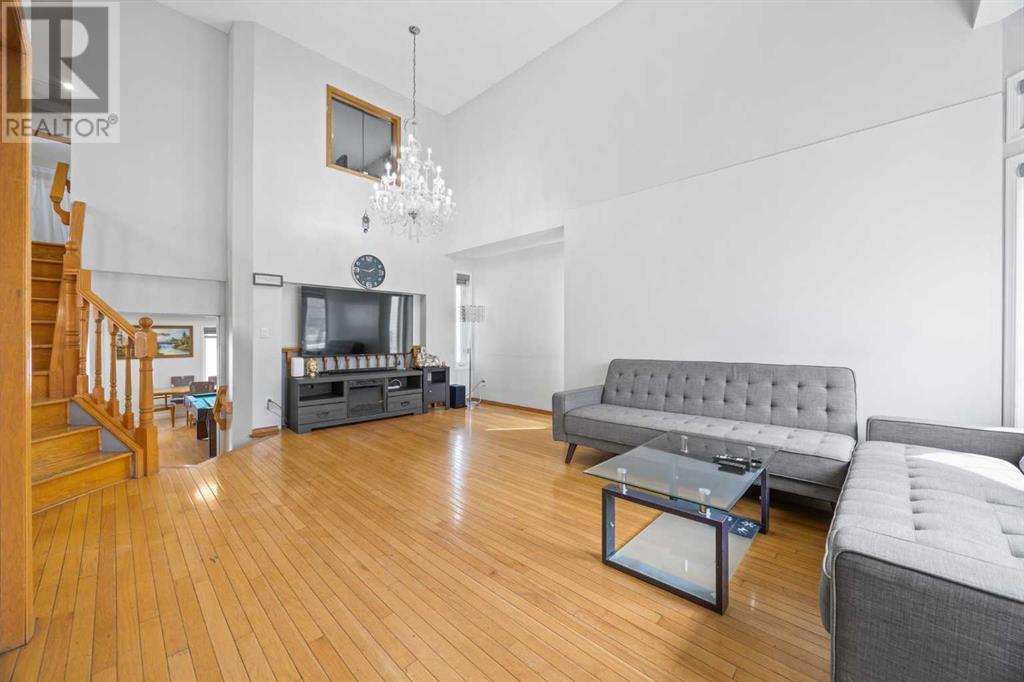 Single Family House 4 Level for Sale in  Appleglen Park SE Applewood Park Calgary 