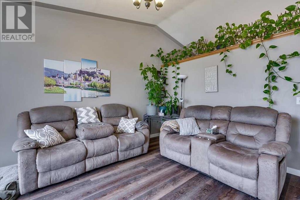 4702 55 Avenue, Lacombe