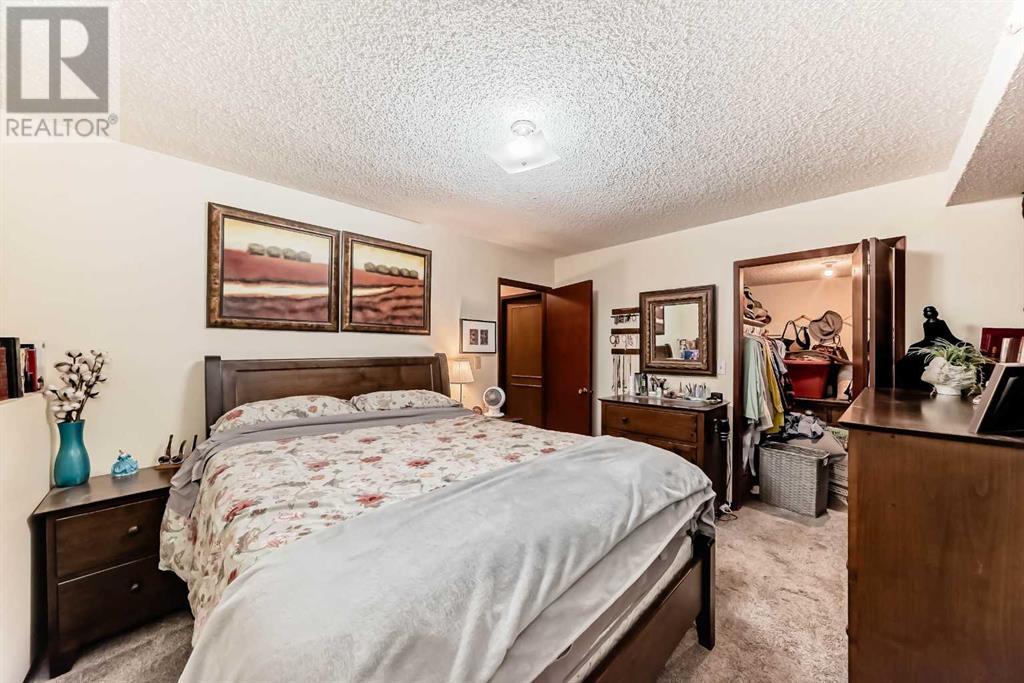 Single Family House Bi-level for Sale in    Street SW Killarney/Glengarry Calgary 