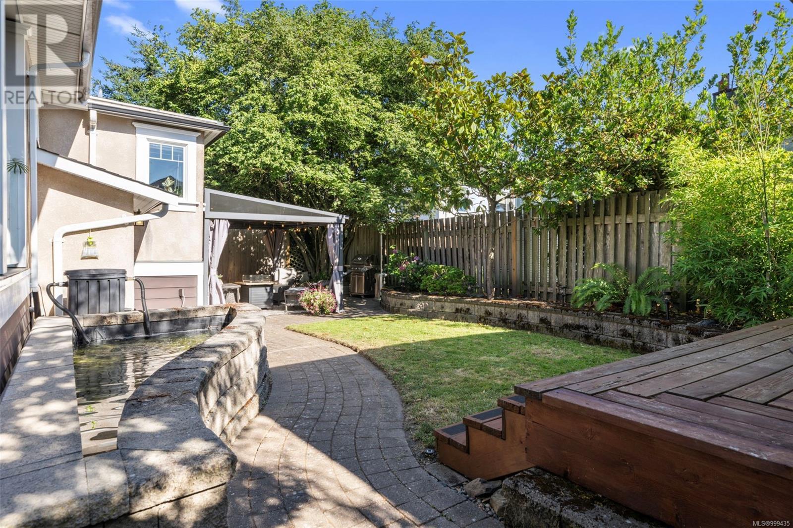  1715 Albert Avenue, Victoria