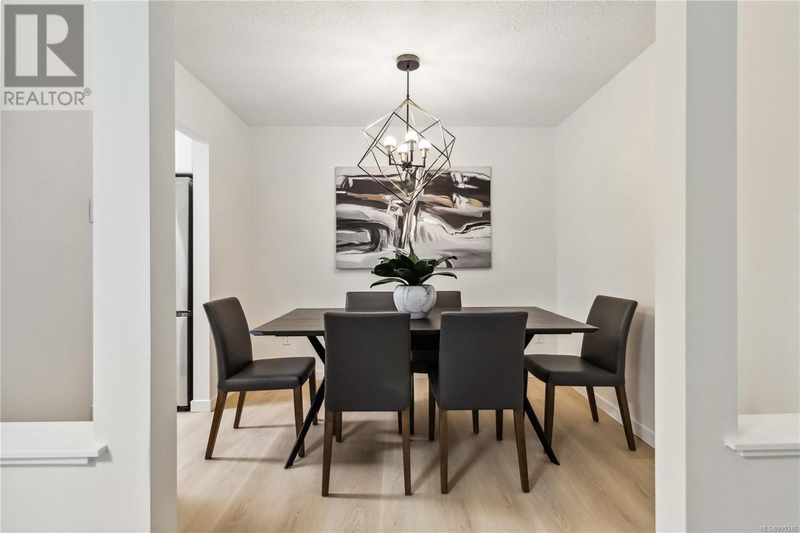 206 1005 McKenzie Avenue, Saanich