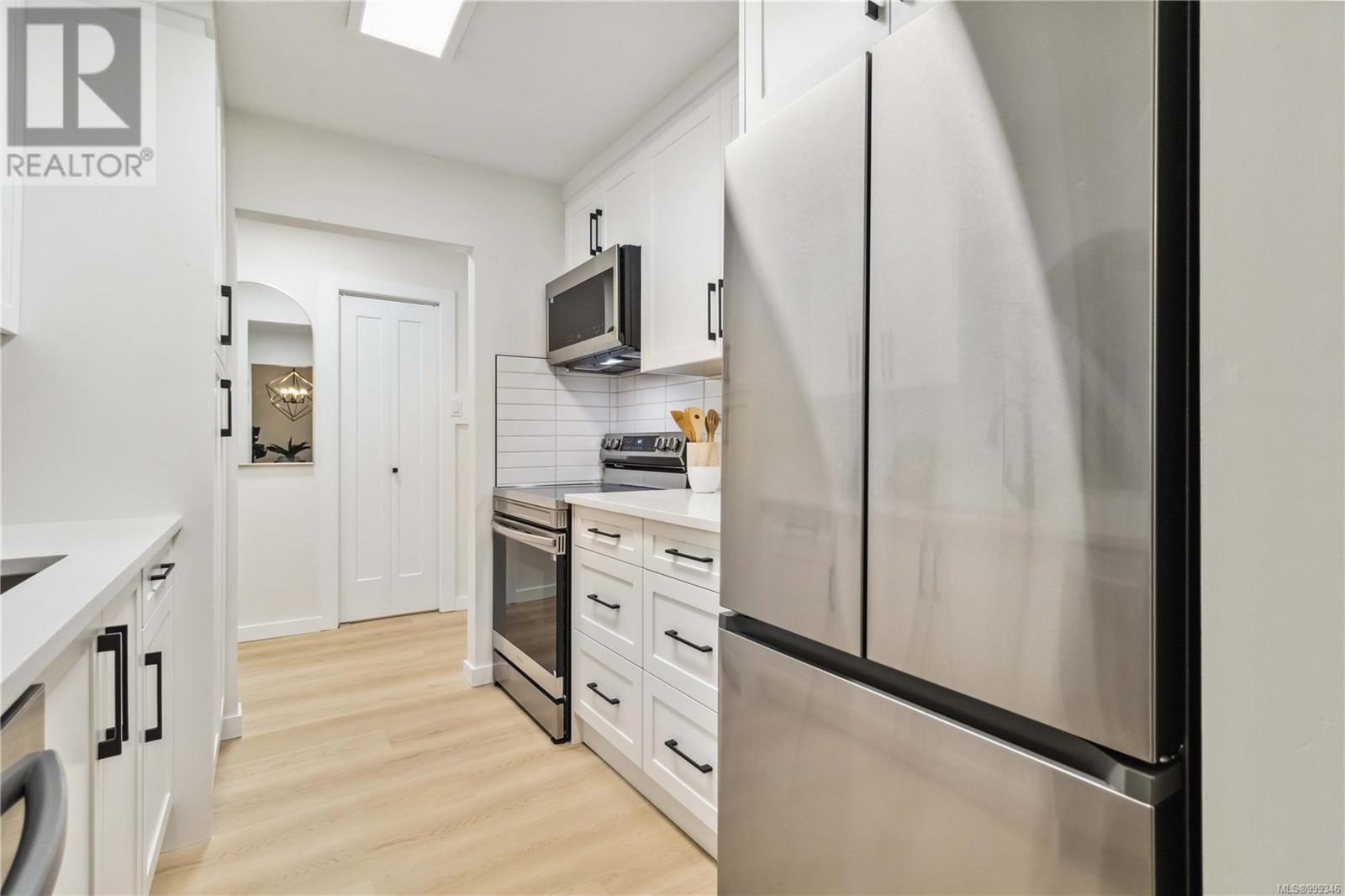 206 1005 McKenzie Avenue, Saanich