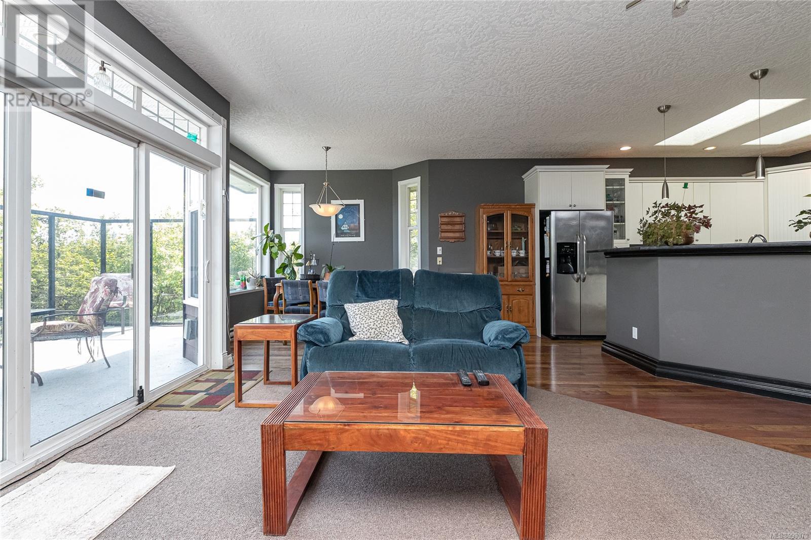  3831 Rowland Avenue, Saanich