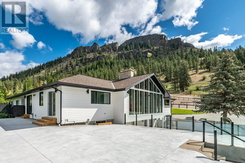  21815 Garnet Valley Road, Summerland
