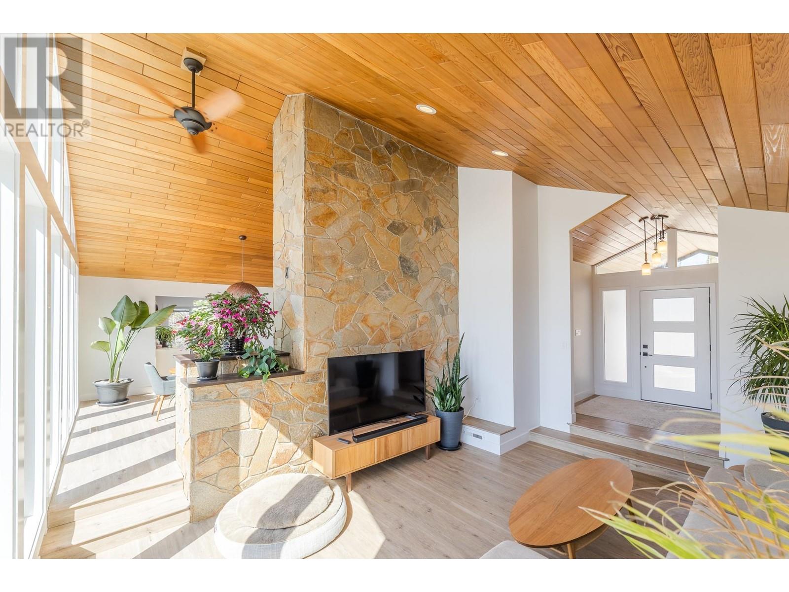  21815 Garnet Valley Road, Summerland