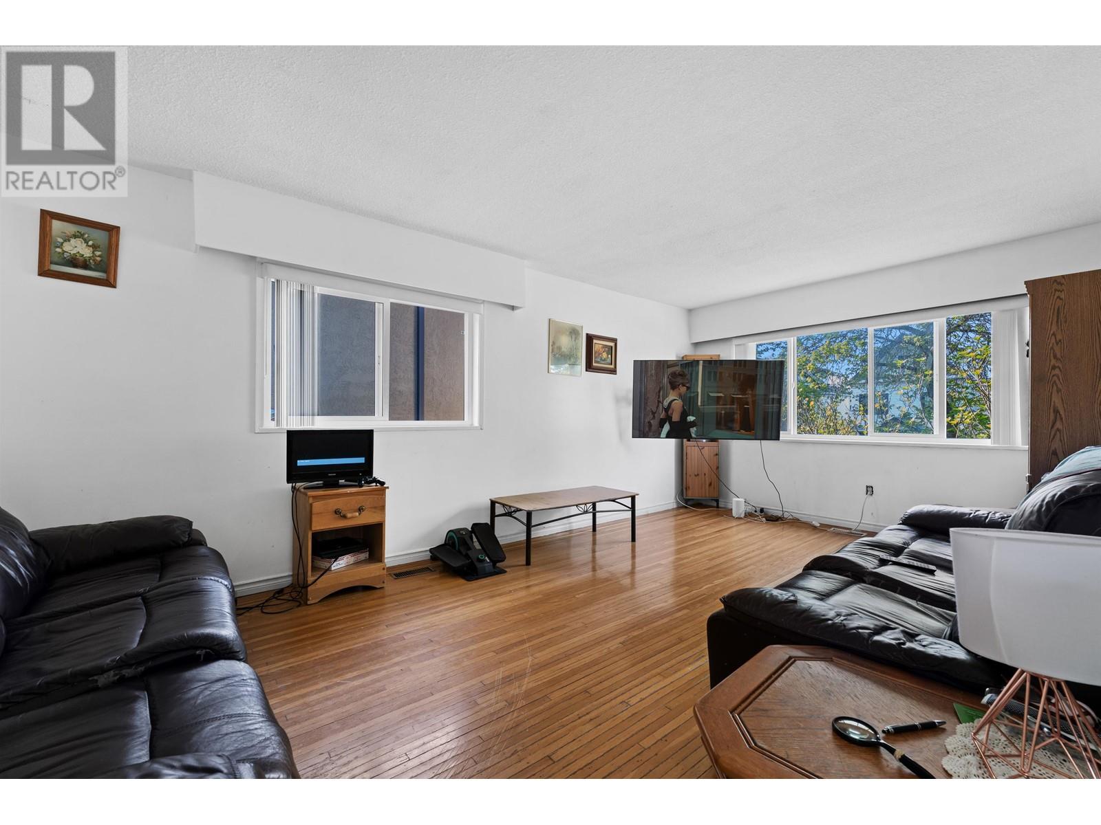 1228 E 27TH AVENUE, Vancouver