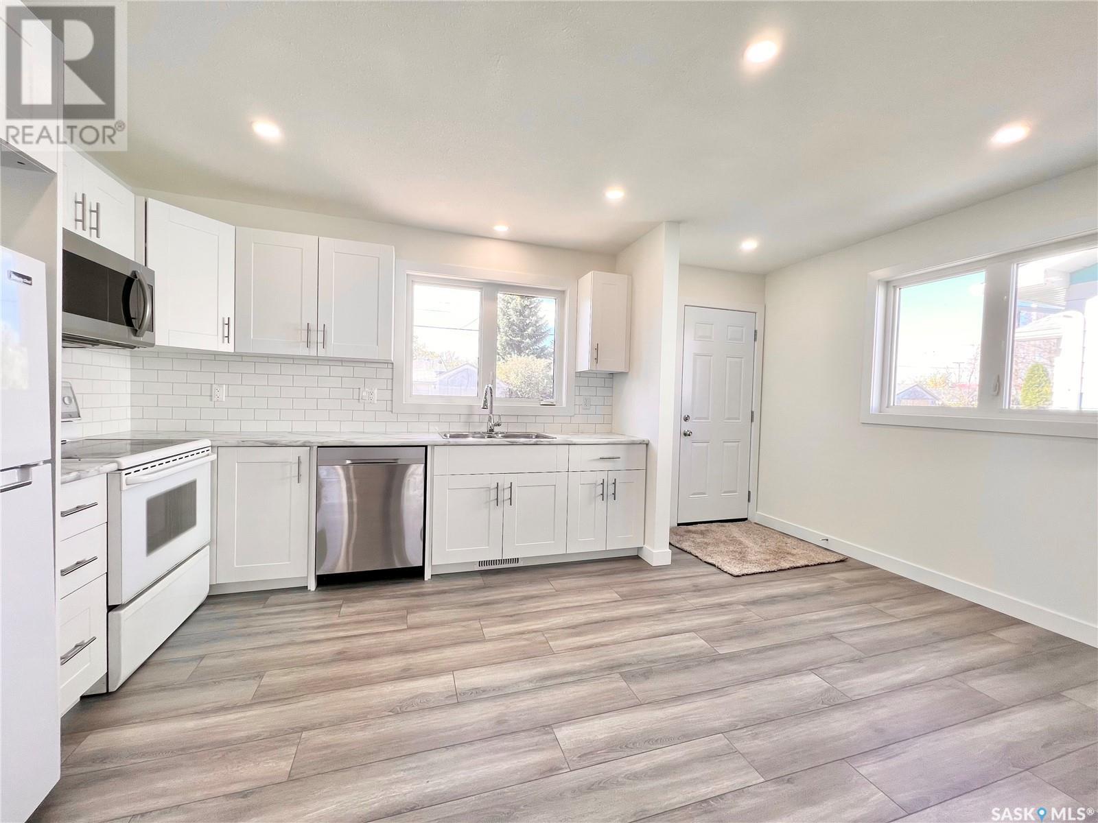 Photo 3 of 318 Mctavish Street, Outlook SK