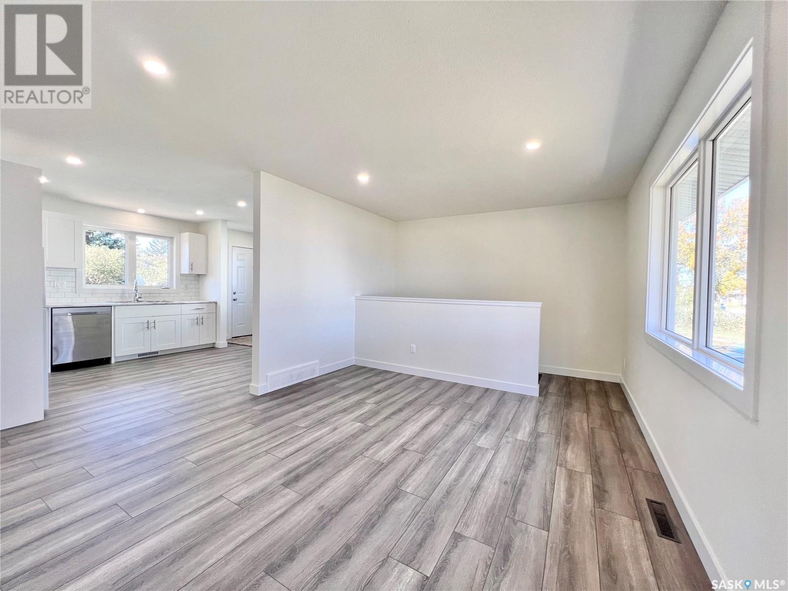 Photo 7 of 318 Mctavish Street, Outlook SK