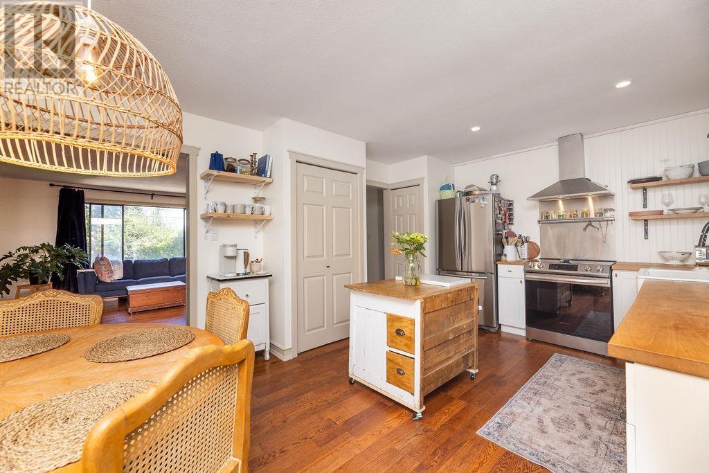 1453 DAVIDSON ROAD, Gibsons