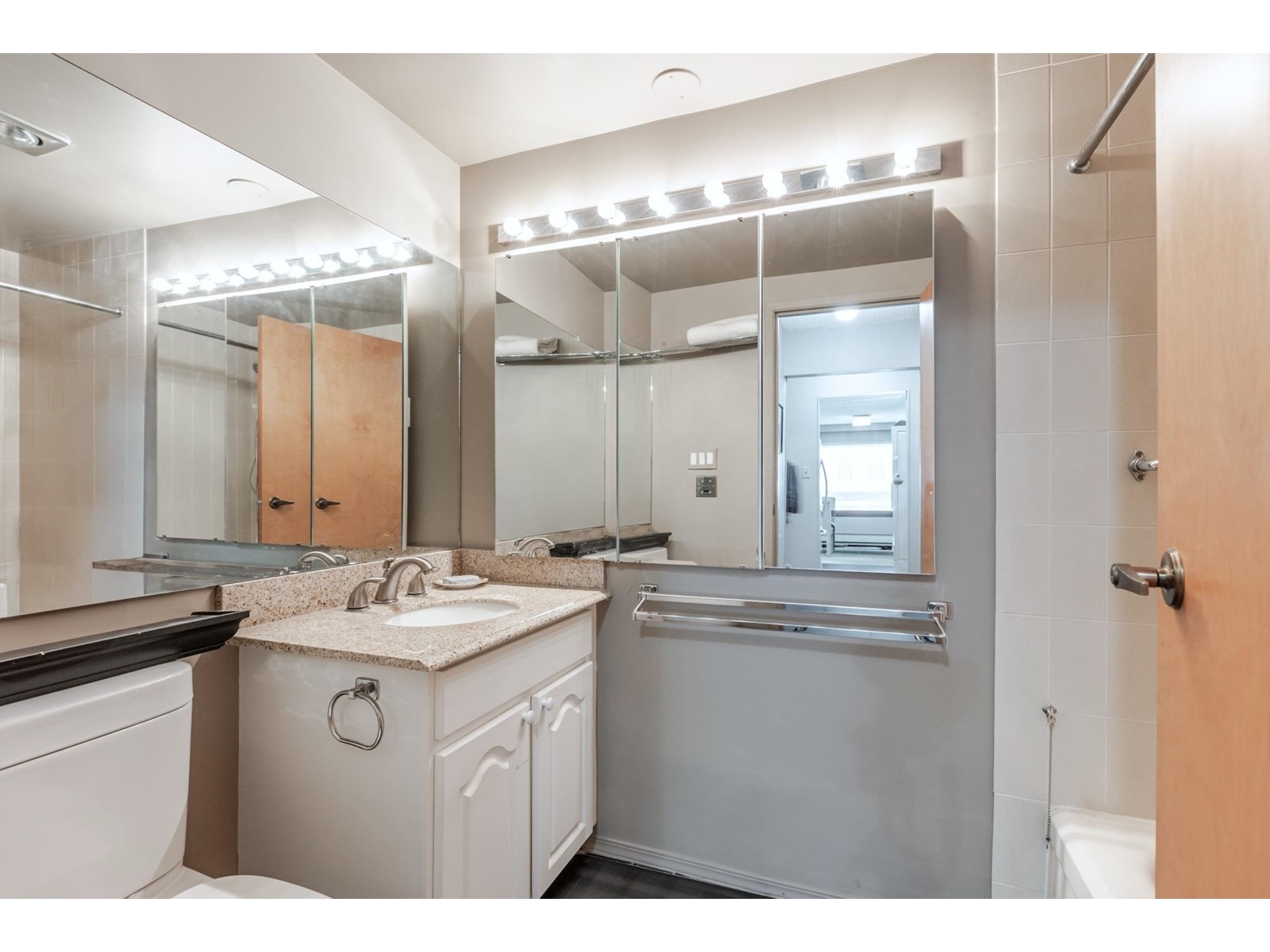 Photo 11 of 304 1351 Martin Street, White Rock BC