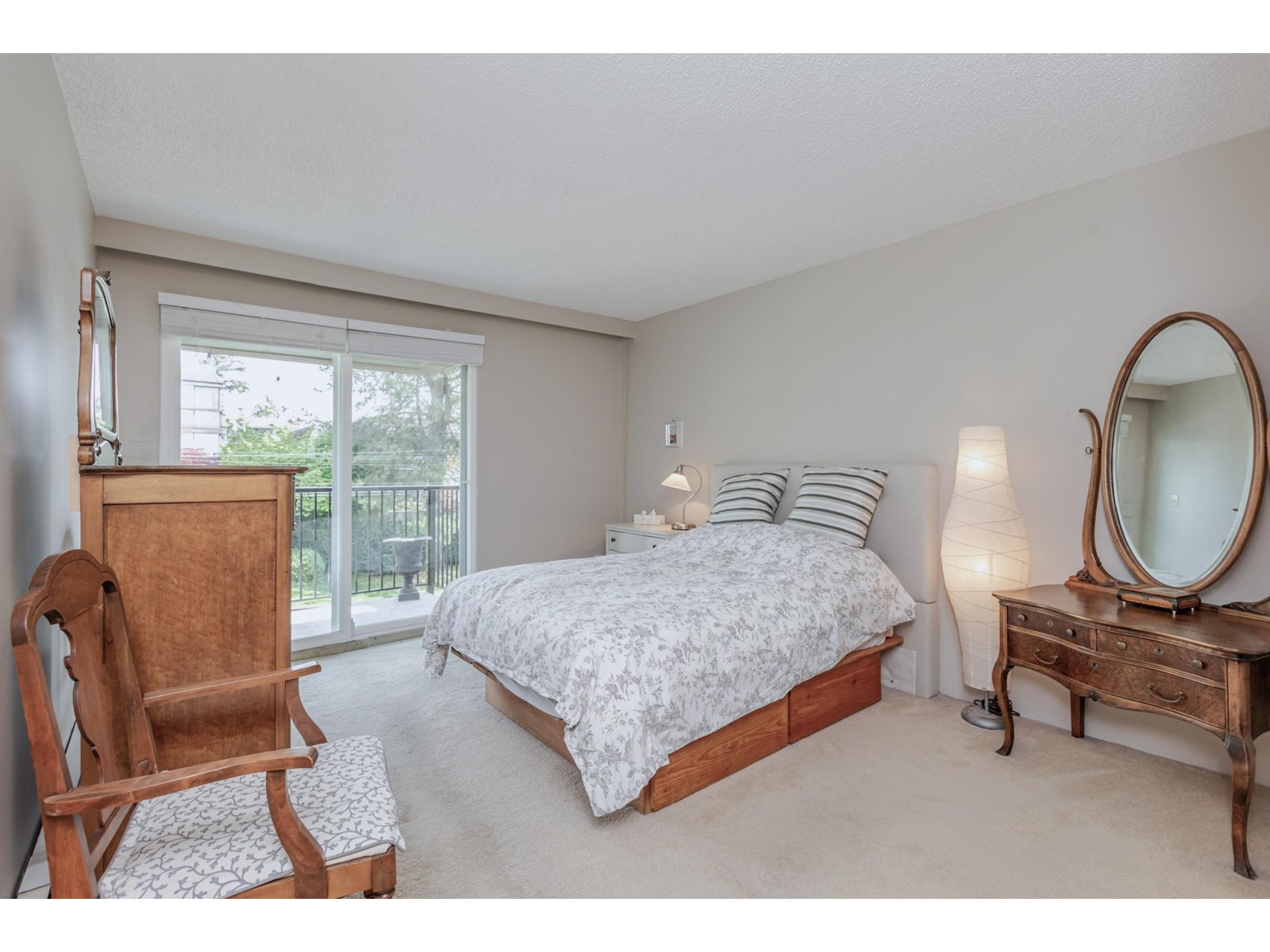 Photo 6 of 304 1351 Martin Street, White Rock BC