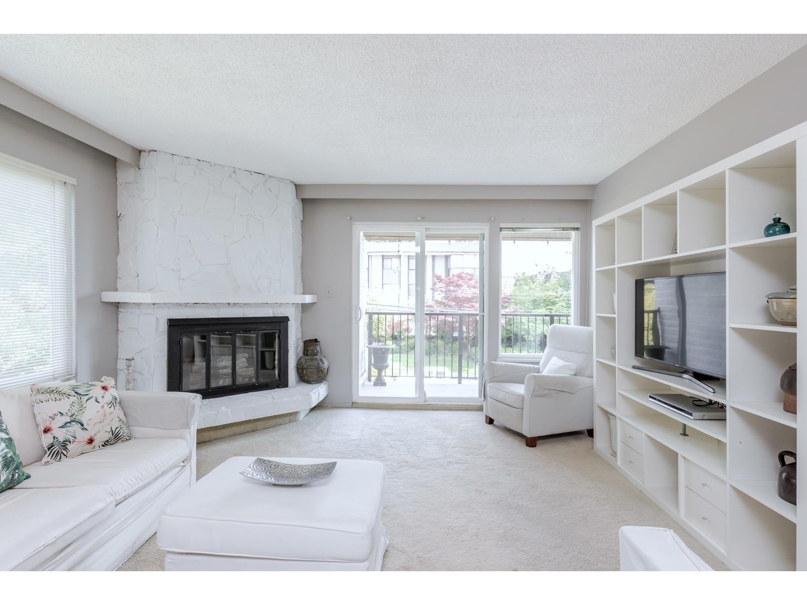 Photo 2 of 304 1351 Martin Street, White Rock BC