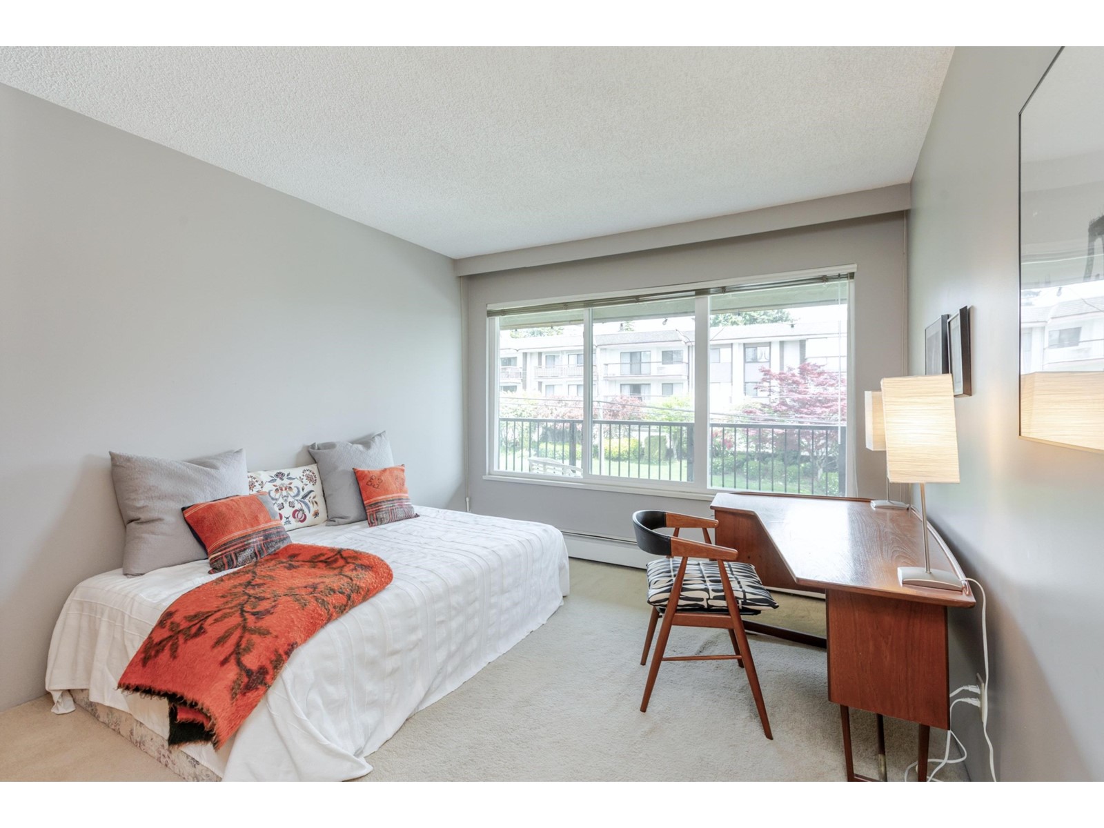 Photo 9 of 304 1351 Martin Street, White Rock BC