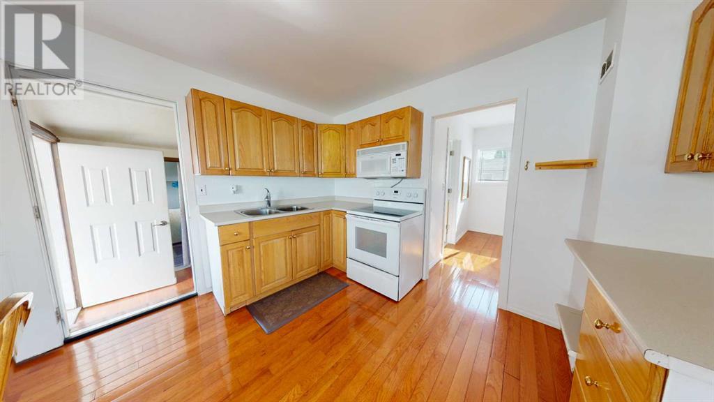 9818 100 Ave., Plamondon