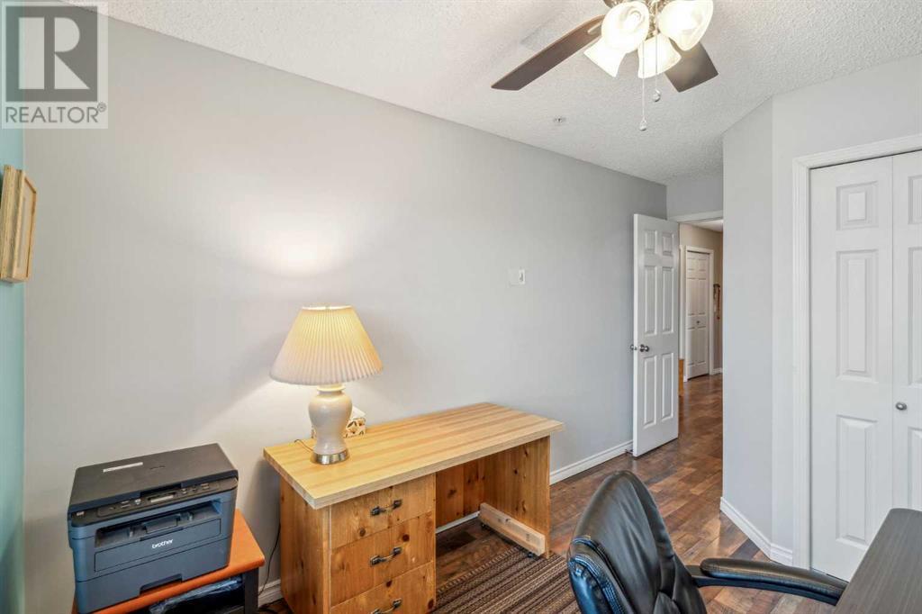 128 Centre Avenue, Cochrane