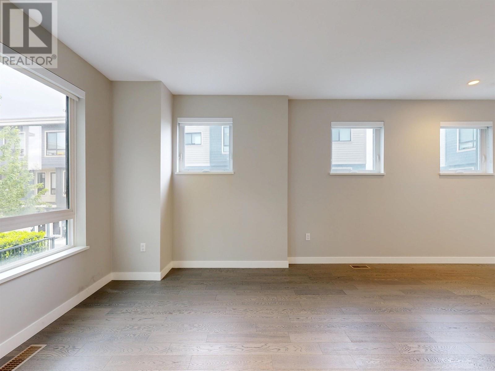 #18-10233 RIVER Drive, Richmond