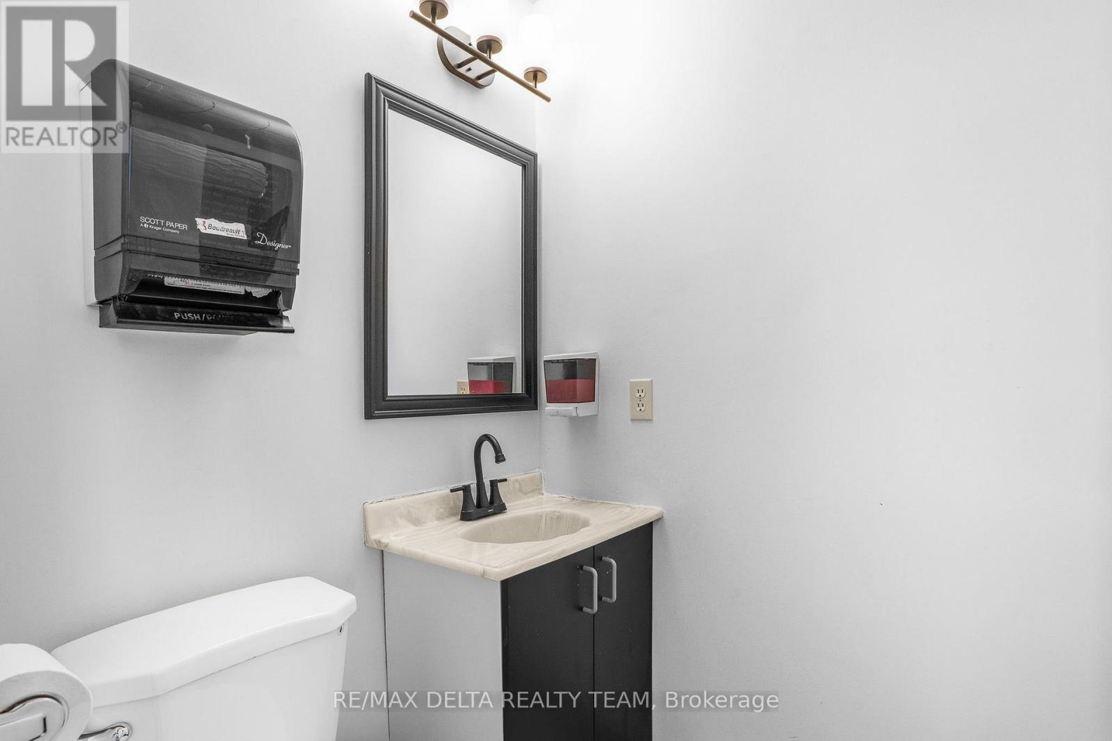 Photo 10 of 2548 St Joseph Boulevard, Ottawa ON