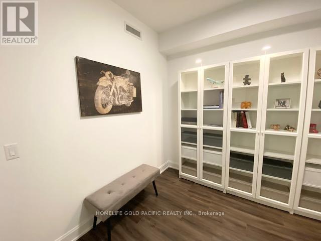 Photo 15 of 802 18 Water Walk Drive, Markham ON