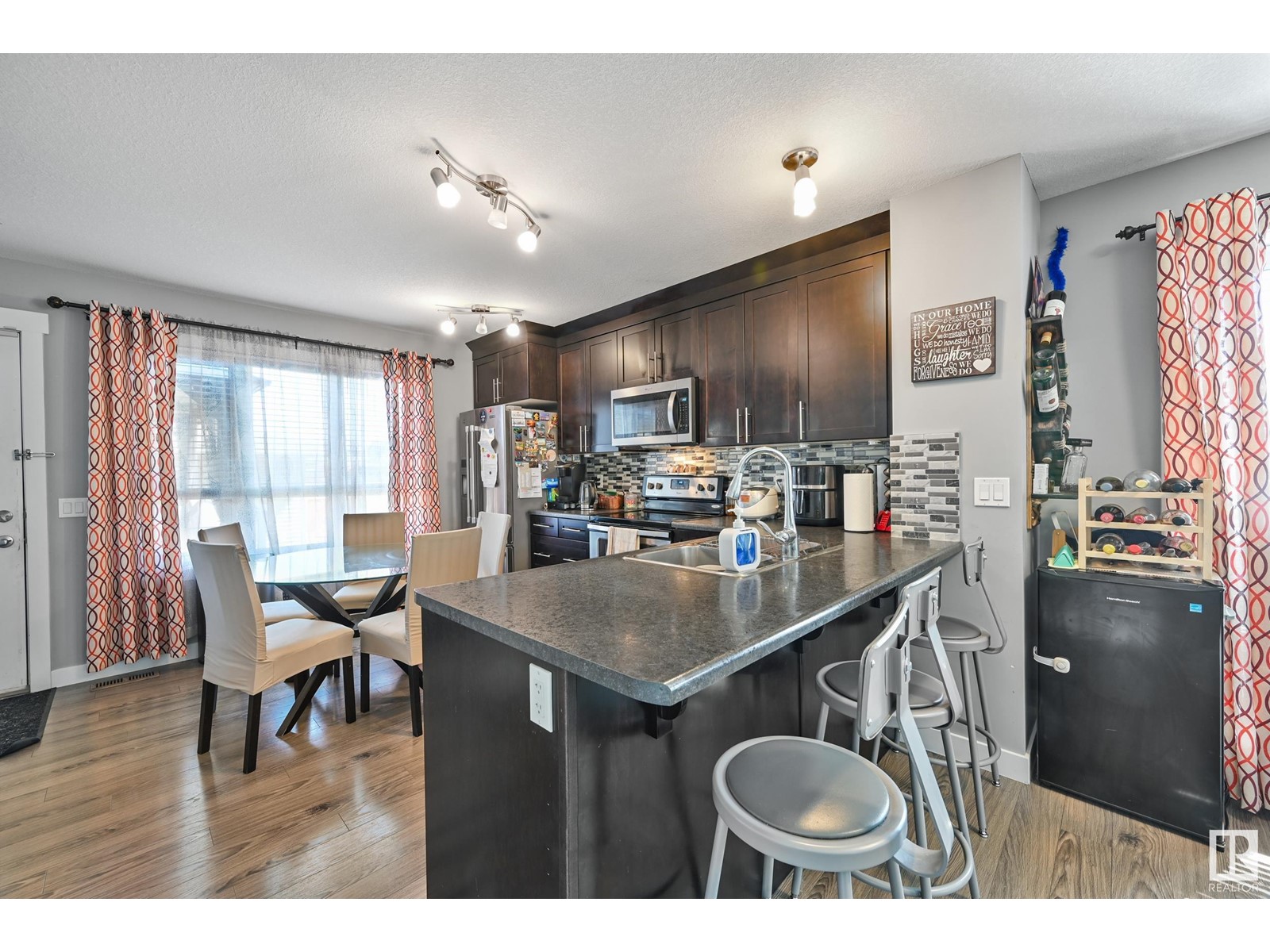 7303 EDGEMONT WY NW, Edmonton