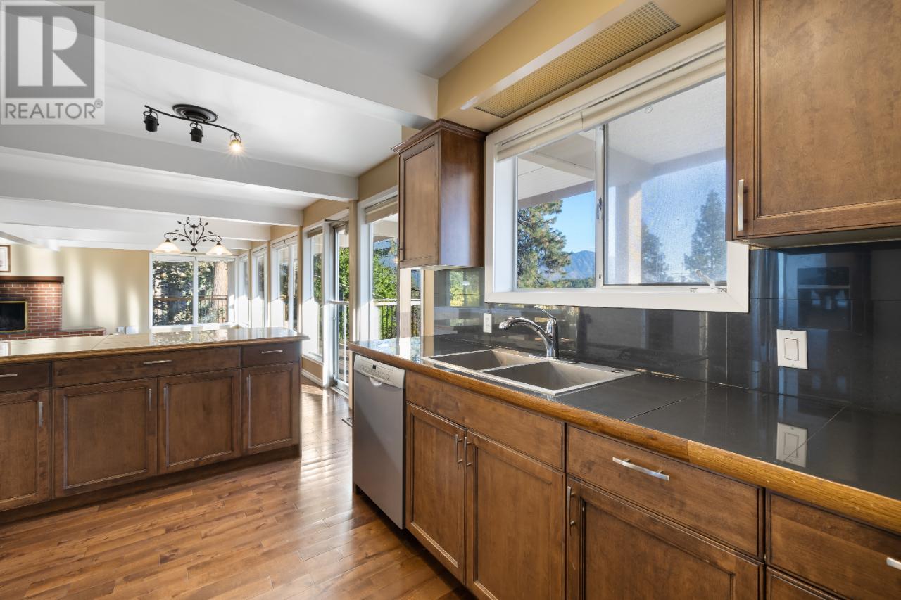 2424 CRAWFORD Street, Creston