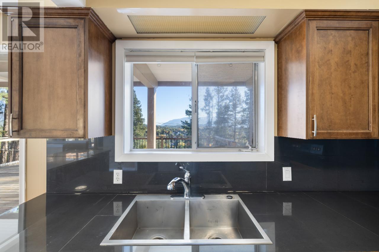 2424 CRAWFORD Street, Creston