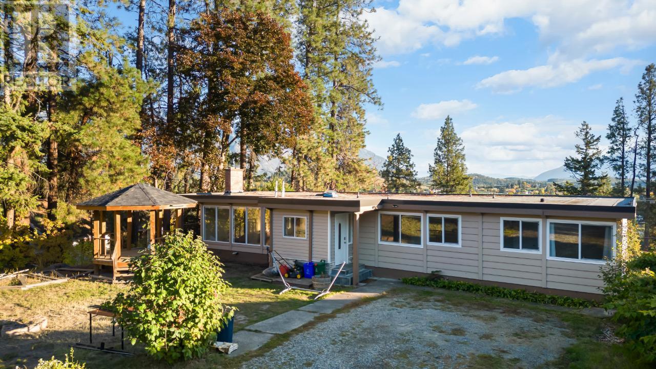 2424 CRAWFORD Street, Creston