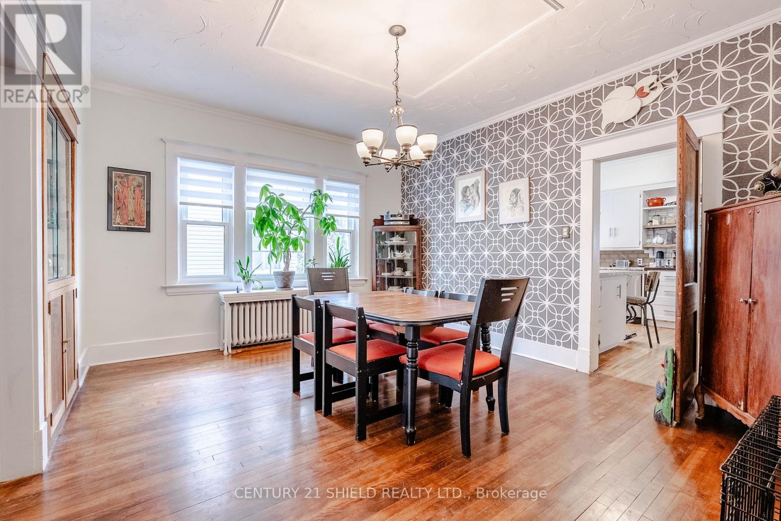 Photo 11 of 114 Gloucester Street N, Cornwall ON