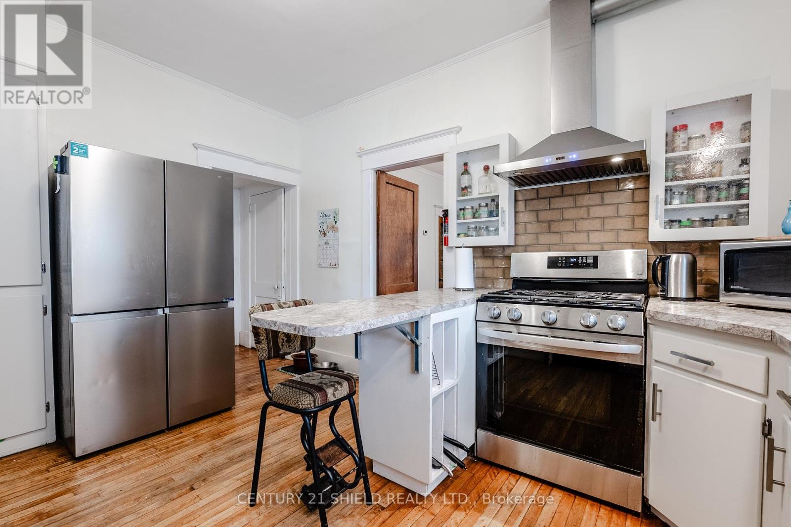 Photo 15 of 114 Gloucester Street N, Cornwall ON