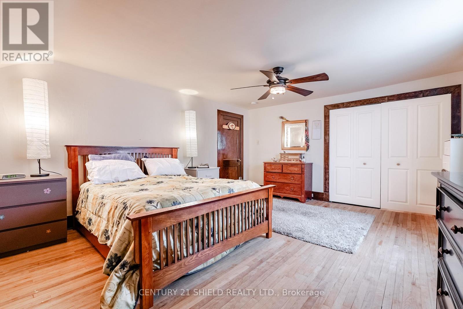 Photo 18 of 114 Gloucester Street N, Cornwall ON